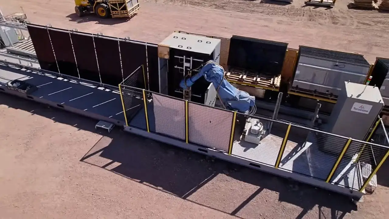 Super robô faz a instalação de usina solar fotovoltaica nos EUA – Veja em ação!