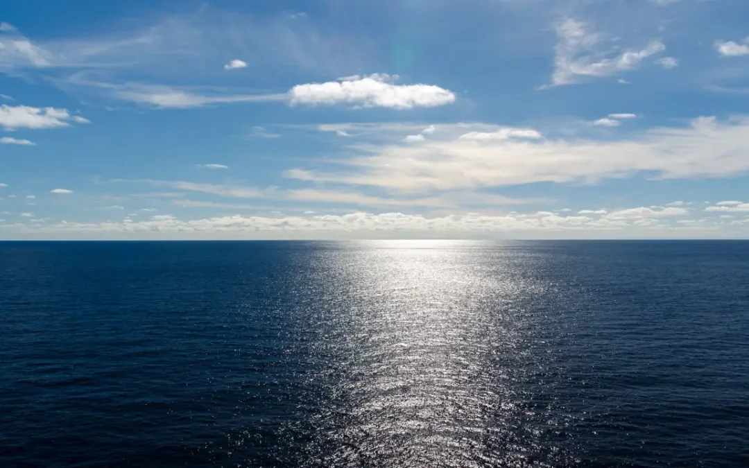 Explorador alcança o ponto mais profundo do Oceano Atlântico – O que existe por lá?