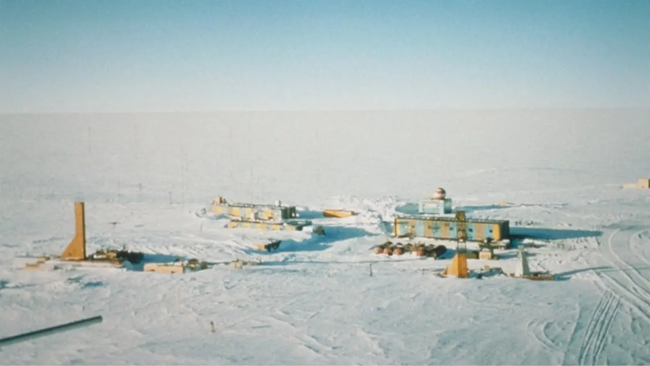 Estação de Pesquisa Vostok, na Antártica.