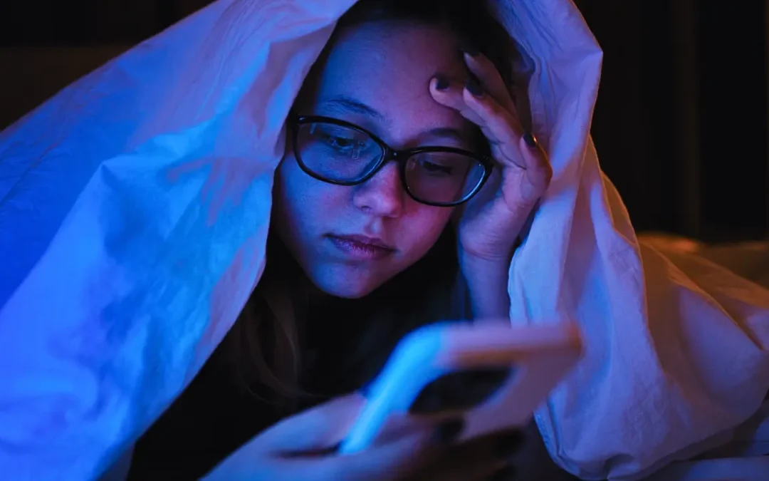 A verdade sobre a luz azul e o sono: o que realmente afeta seu descanso?