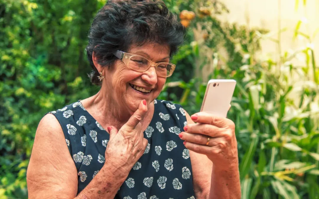 Como tornar os smartphones fáceis de usar para idosos? Aplica estas dicas!