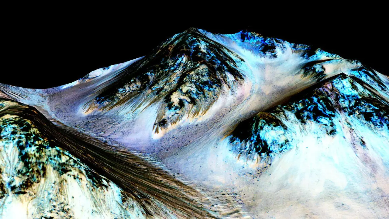 Linhas de declive recorrentes na Cratera Hale, em Marte